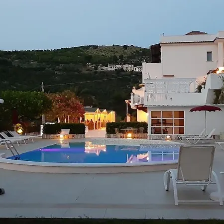 Hotel La Della Castellana 3*